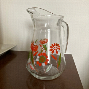 Floral print glass pitcher from the 70’s. Great retro condition
